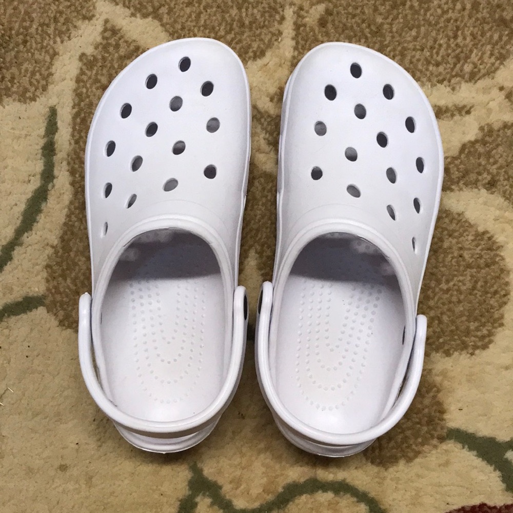 Women’s Clogs (similar to crocs) size 8. LIKE NEW